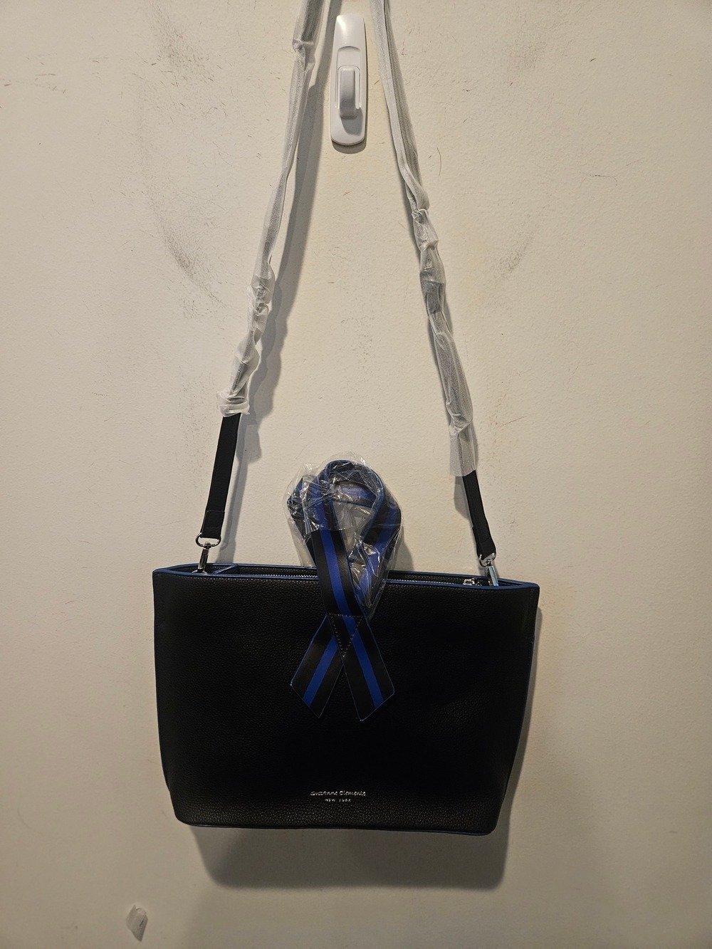 Suzanne Clemente NWT Black & Blue Faux Leather Tote Support Troops/Police Causes - Picture 7 of 16